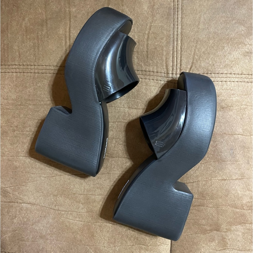NEW Melissa POSH Glossy Black Platform Mules - Picture 12 of 13